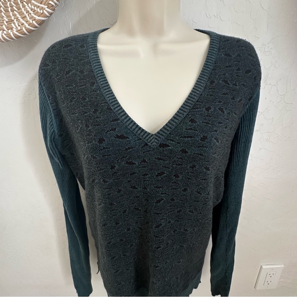 Margaret O'Leary Teal/Green Long Sleeve Textured V-Neck Cotton Sweater. Small